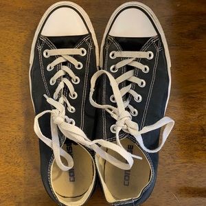 Black low top converse